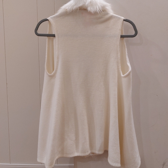🤍White a-line faux fur vest - Picture 6 of 8